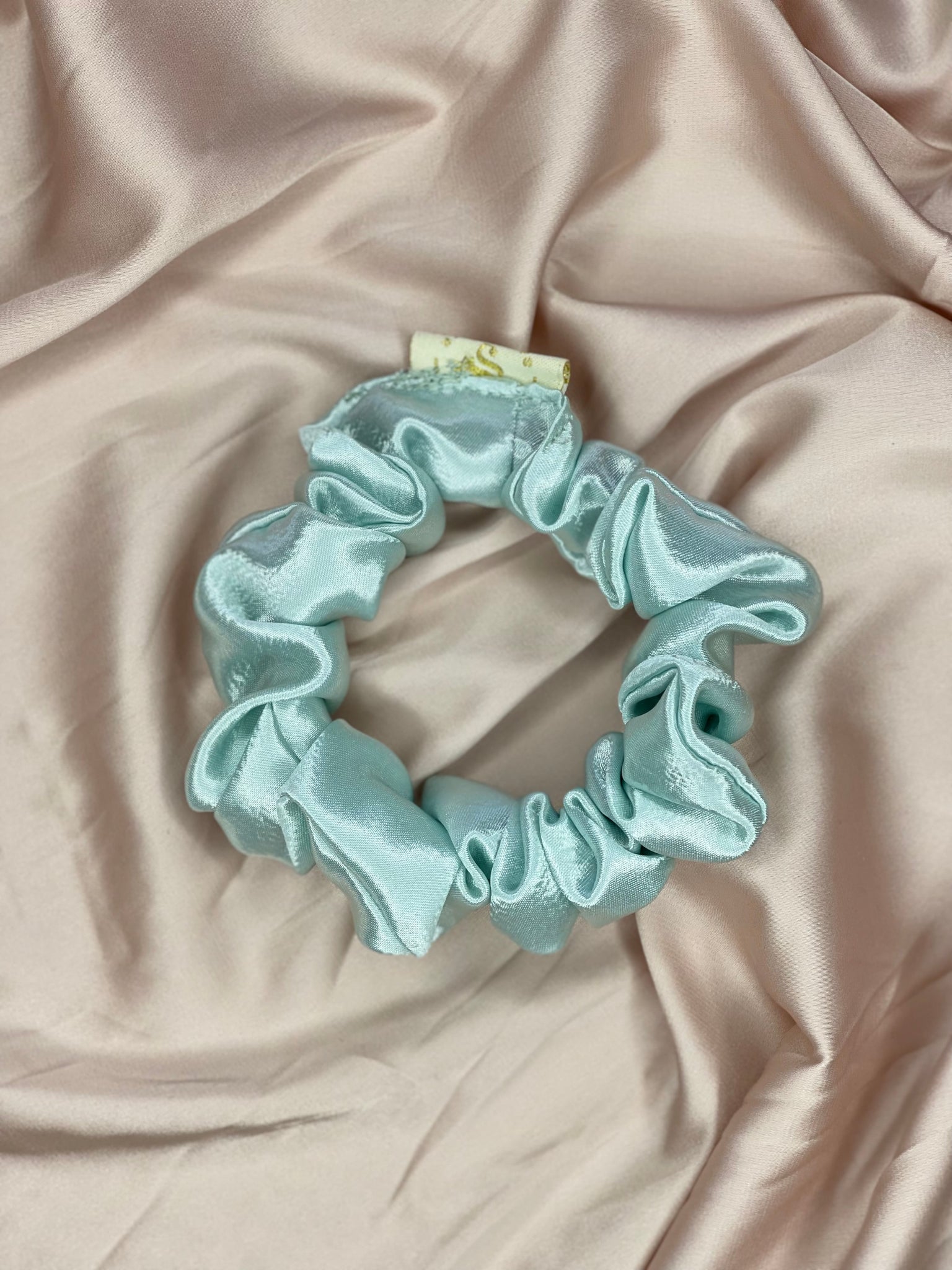 Lily Mini- silk scrunchie
